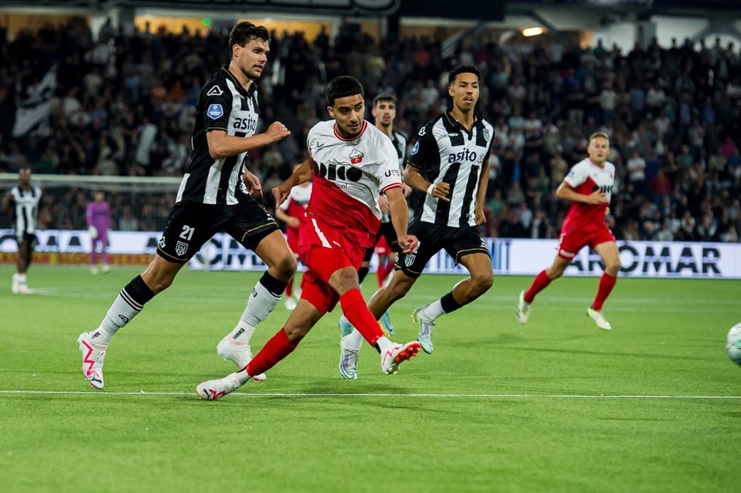 أوتريخت الهولندي يحسم موقفه بشأن ضم زيدان إقبال للمنتخب الأولمبي 