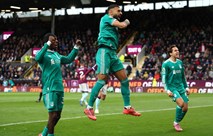 محمد صلاح يقود ليفربول لفوز قاتل على بيرنلي