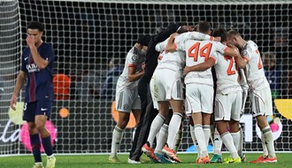 بايرن ميونخ يتفوّق على باريس سان جيرمان بثنائية رغم النقص العددي