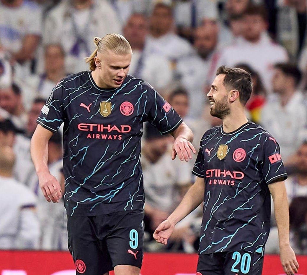 سباق جديد بين برشلونة وباريس على نجم السيتي