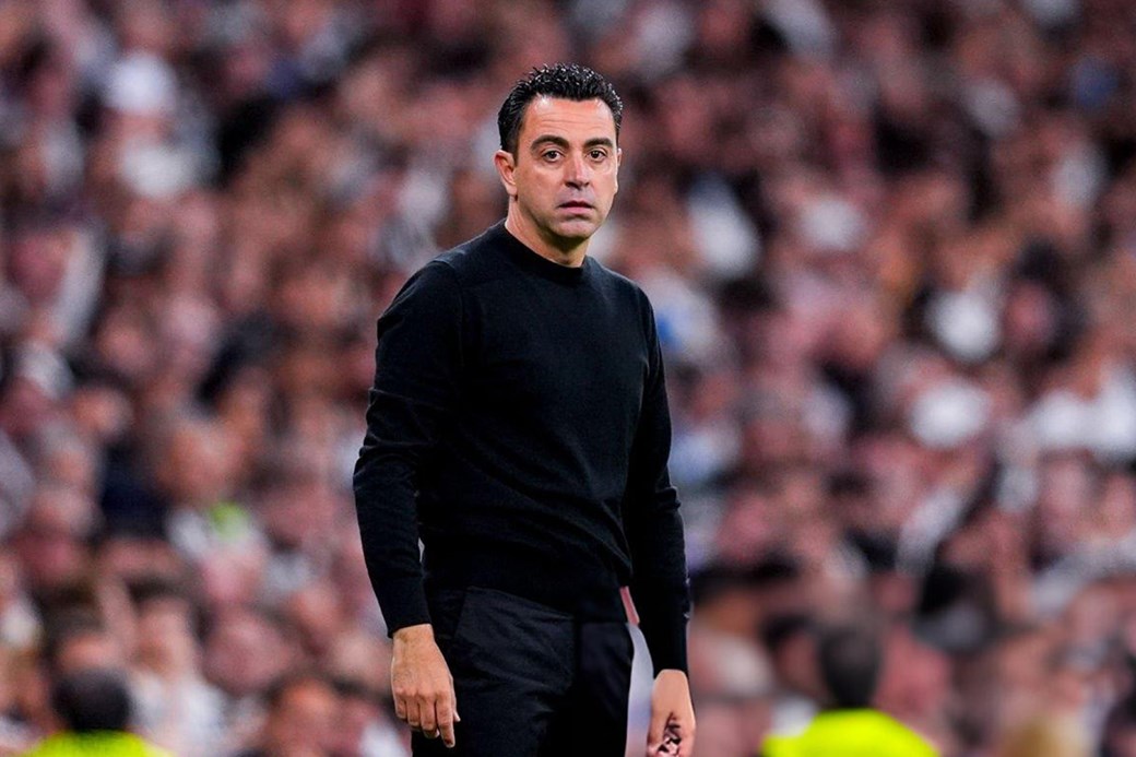 تشافي يقرر البقاء في برشلونة