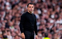 تشافي يقرر البقاء في برشلونة