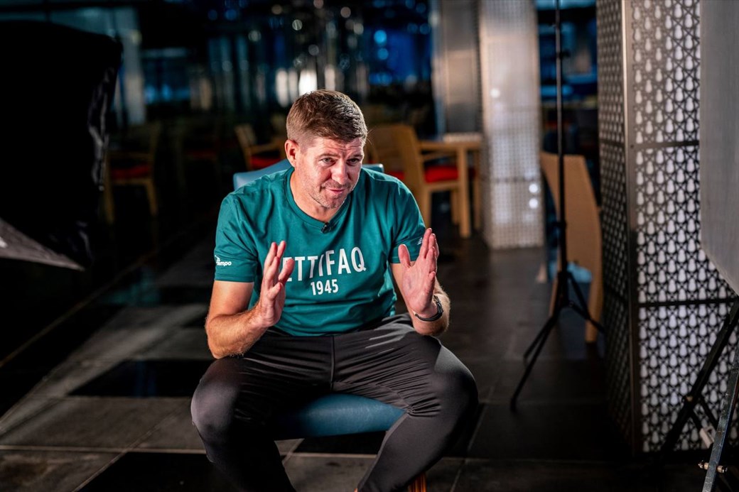 ستيفن جيرارد: زيدان أفضل لاعب في تاريخ الكرة