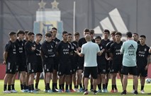 مدرب الأرجنتين يحدد لاعبين فوق السن القانوني للمشاركة في اولمبياد باريس