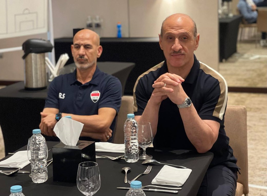 رئيس اتحاد الكرة يلتقي لاعبي المنتخب الأولمبي قبل مواجهة اليابان