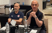 رئيس اتحاد الكرة يلتقي لاعبي المنتخب الأولمبي قبل مواجهة اليابان