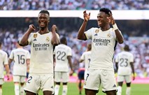 إدواردو كامافينجا يتطلع إلى رقم زميله في ريال مدريد