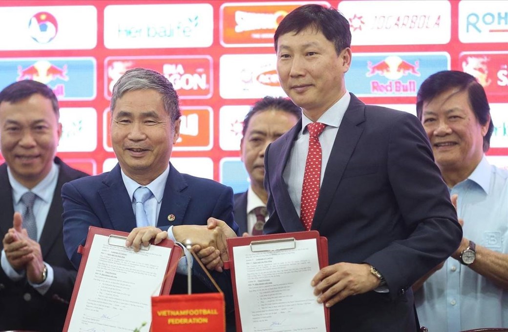 منافس العراق يعلن عن مدربه الجديد