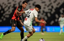 القمة العراقية تبتسم لإبراهيم بايش رغم الطرد أمام علي جاسم في دوري روشن