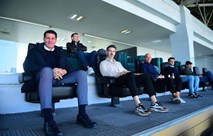 كاساس يحضر مباراة الكهرباء والميناء