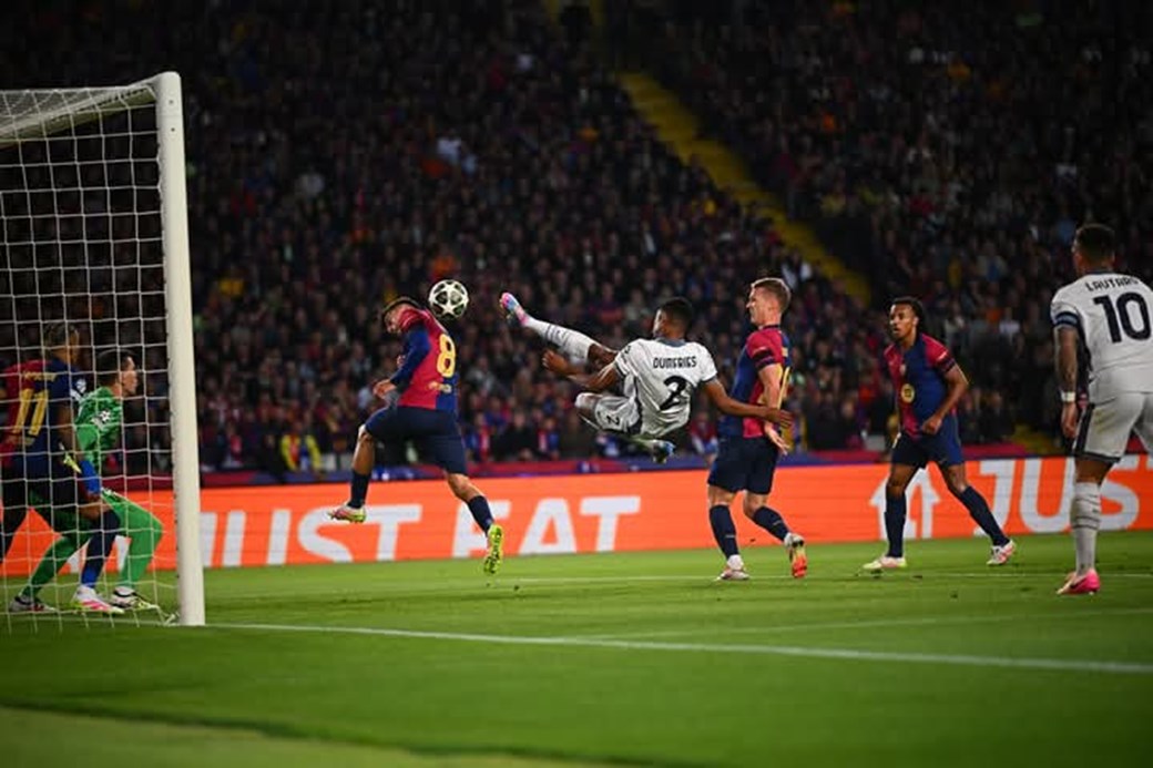 تعادل مثير ينهي مواجهة برشلونة والانتر