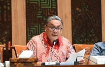 عضو مجلس النواب الإندونيسي يطالب بمنح المحليين الأفضلية أمام للعراق.. ورئيس الاتحاد يوافقه الرأي