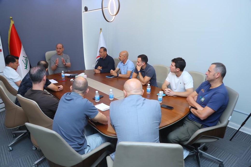 رئيس اتحاد الكرة يجتمع مع كاساس وشنيشل