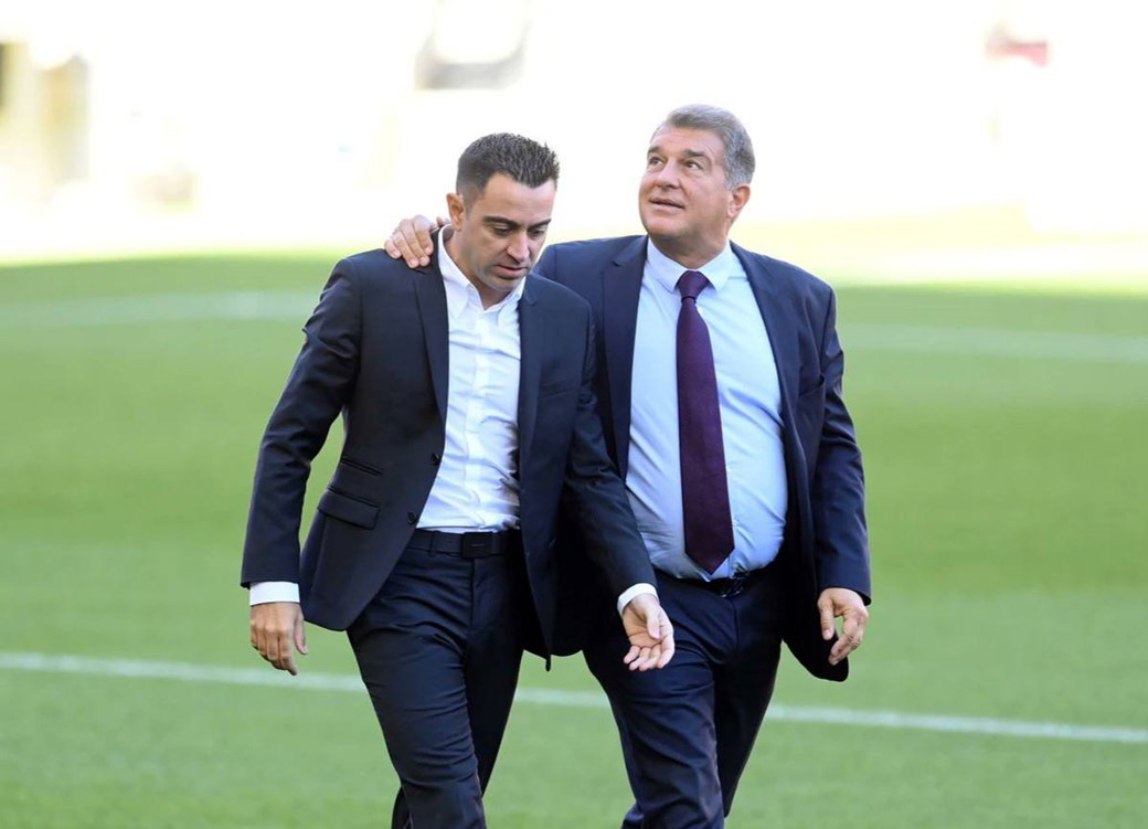 رئيس برشلونة جوان لابورتا يشرح أخيرا قرار اقالة تشافي هيرنانديز 