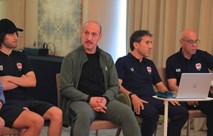 رئيس اتحاد الكرة للاعبي المنتخب الأولمبي: ثقتنا عالية بقدراتكم 