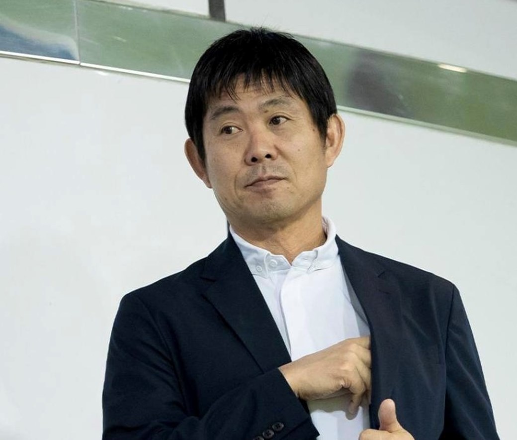 مدرب منتخب اليابان الأول: جيل الساموراي الشباب مبشر.. و "أويوا" ذكياً 