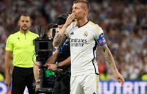 مشاهد عاطفية بينما يلوح توني كروس وداعا لريال مدريد