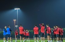المنتخب الوطني يباشر تدريباته في الدوحة