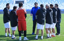 منتخب الاساطير يخوض مرانه الاول 