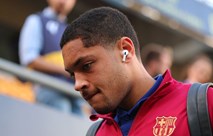 هل يرحل فيتور روكي عن برشلونة مبكراً ؟!