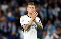 أسطورة ريال مدريد توني كروس يعلن عن اعتزاله المفاجئ نهاية الموسم