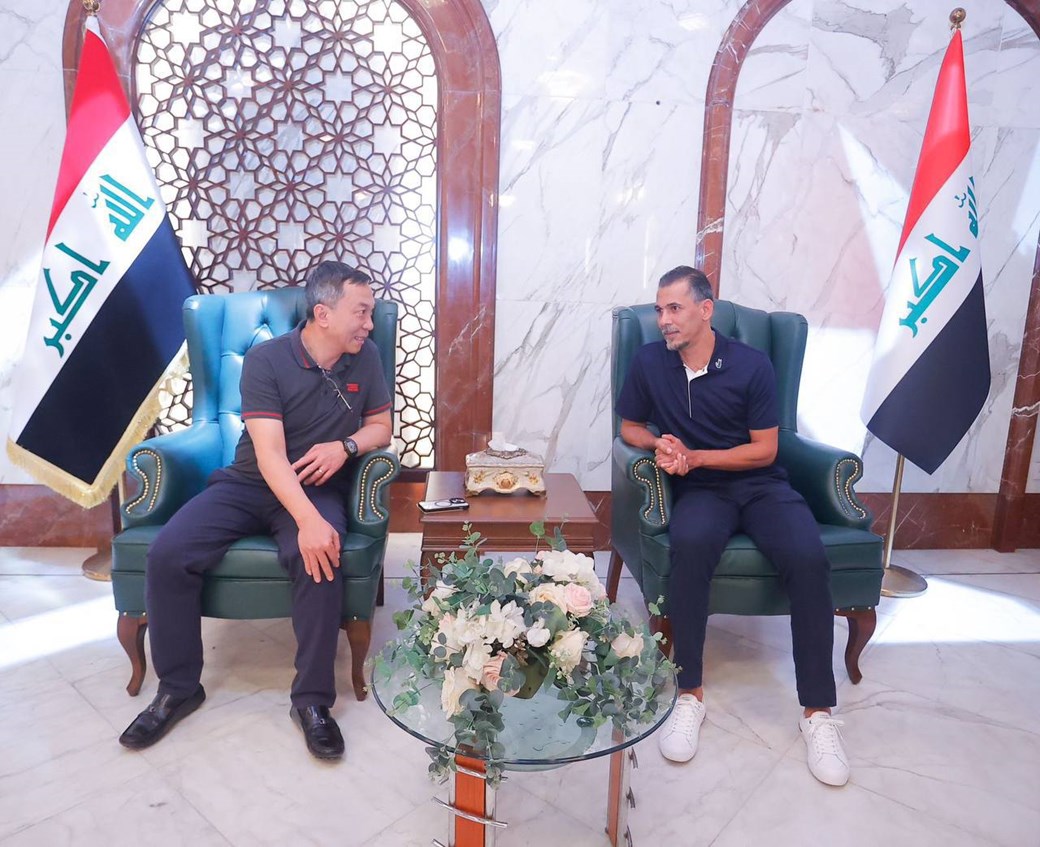 يونس محمود يستقبل رئيس اتحاد الكرة الفيتنامي