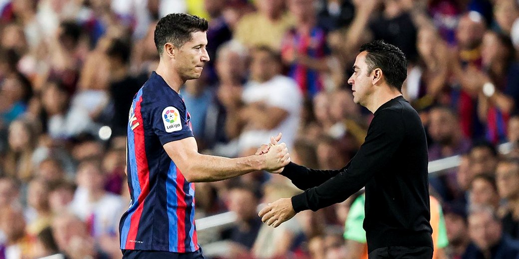 الكشف عن الأسباب التي جعلت تشافي يريد بيع روبرت ليفاندوفسكي