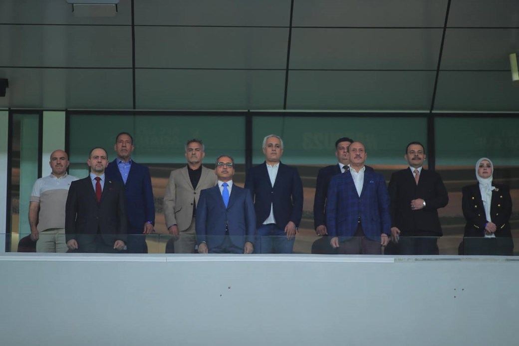 رئيس الإتحاد العراقي يهنئ لاعبي المنتخب