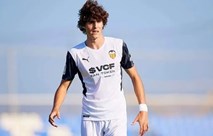 موهبة فالنسيا على رادار برشلونة 