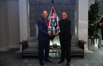 عدنان درجال يستقبل وفد منتخب قدامى اللاعبين