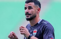 هل سيشارك ايمن حسين امام فلسطين