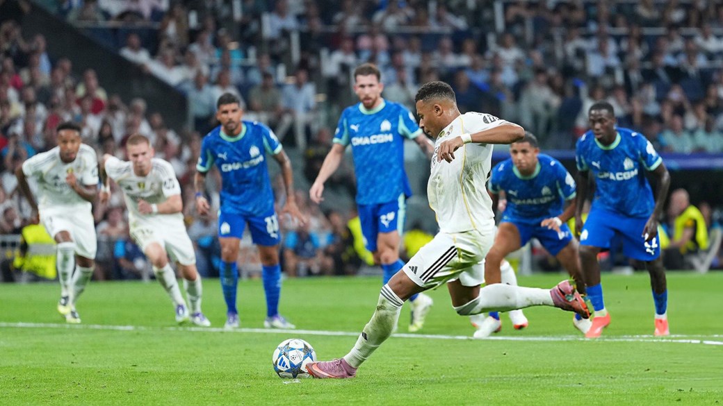 ريال مدريد يتخطى مارسيليا بثنائية مبابي رغم الطرد