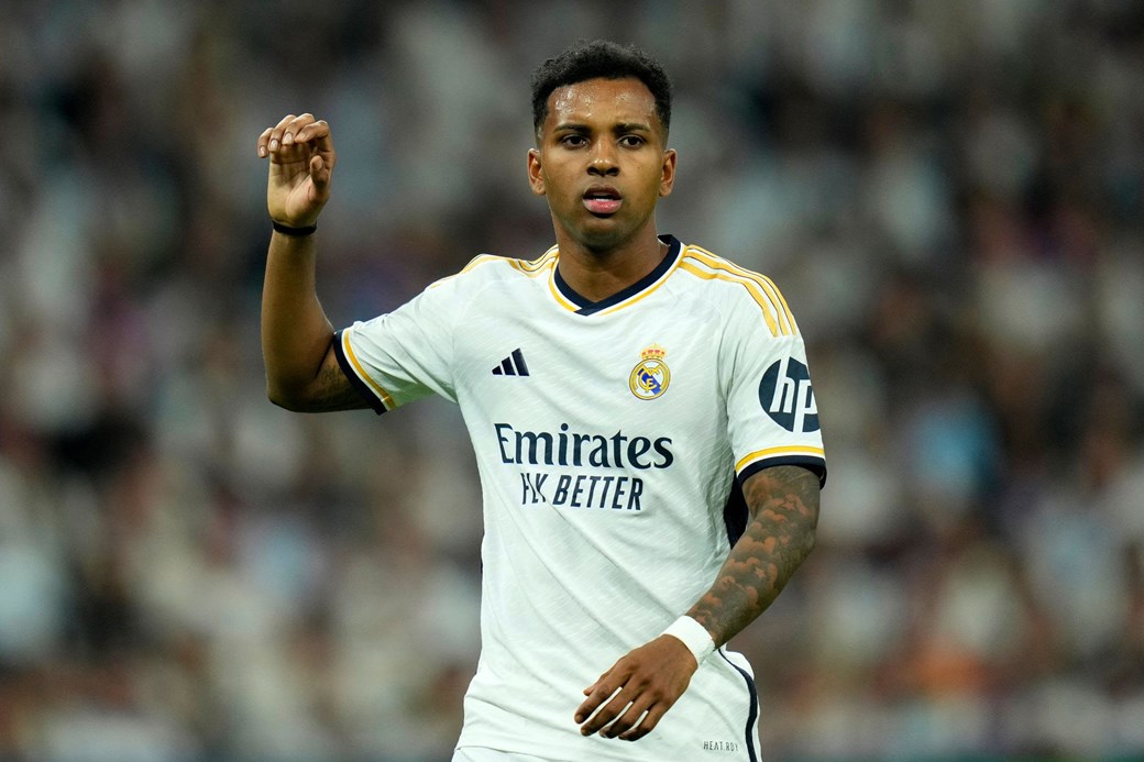 قلق في ريال مدريد حول مستقبل مهاجمه الذي تلقى عروض من عدة اندية منها أرسنال ومان يونايتد والسيتي وليفربول