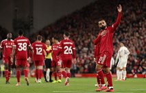 ليفربول يتفوّق على أستون فيلا بثنائية نظيفة ويواصل مطاردة الصدارة