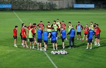 منتخبنا يواصل تحضيراته لمواجهة الكويت