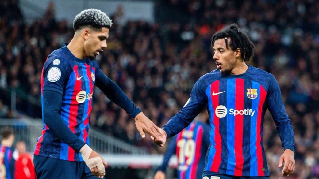 مانشستر يونايتد يتحرك باتجاه مدافع برشلونة بقيمة 50 مليون يورو