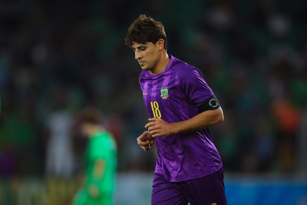 ميمي يترقب عرضًا خارجيًا ويؤجل حسم وجهته المحلية.. الشرطة الأقرب وزاخو يترقب