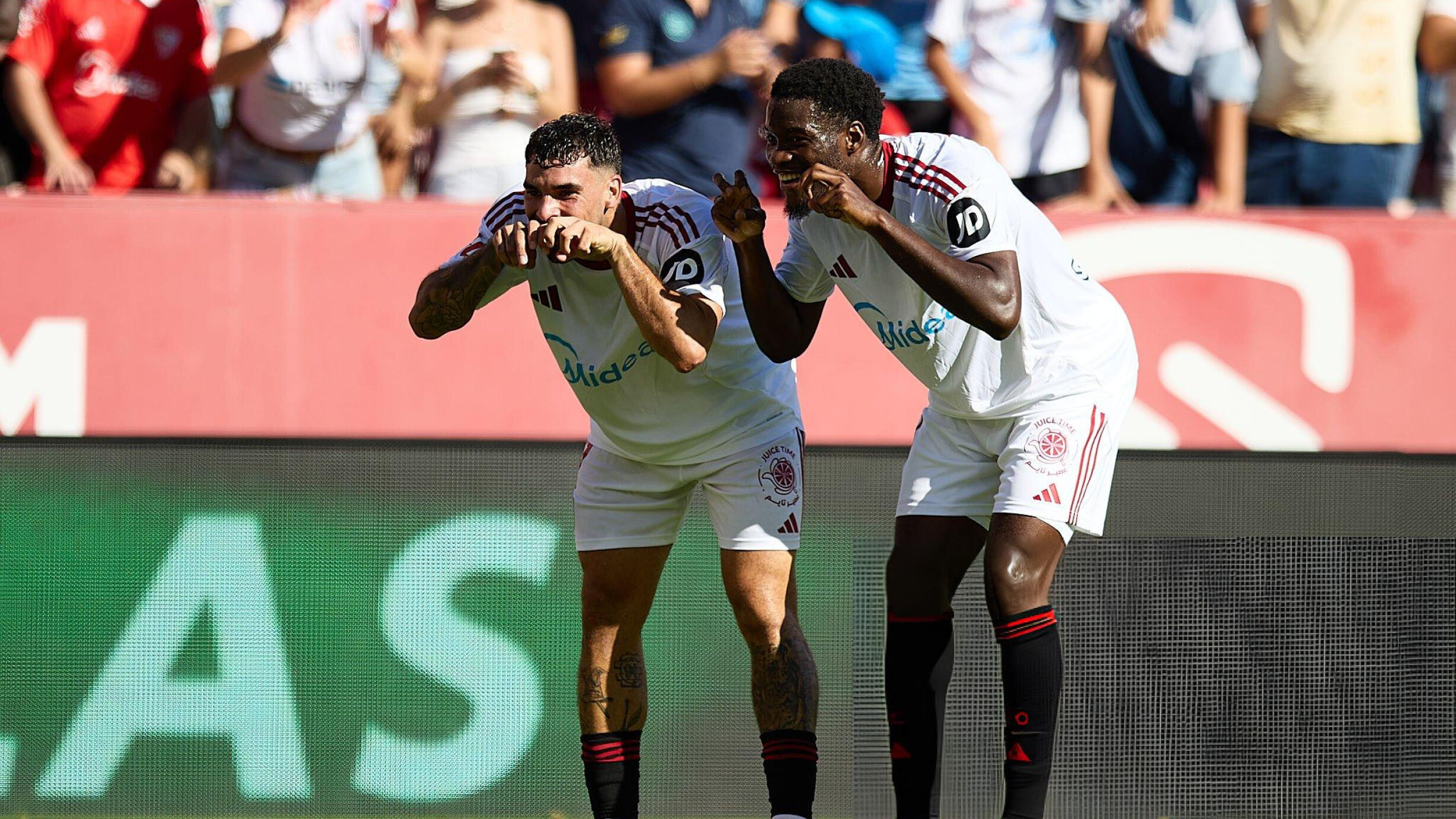 إشبيلية يُسقط برشلونة برباعية ثقيلة في الجولة السابعة من الدوري الإسباني