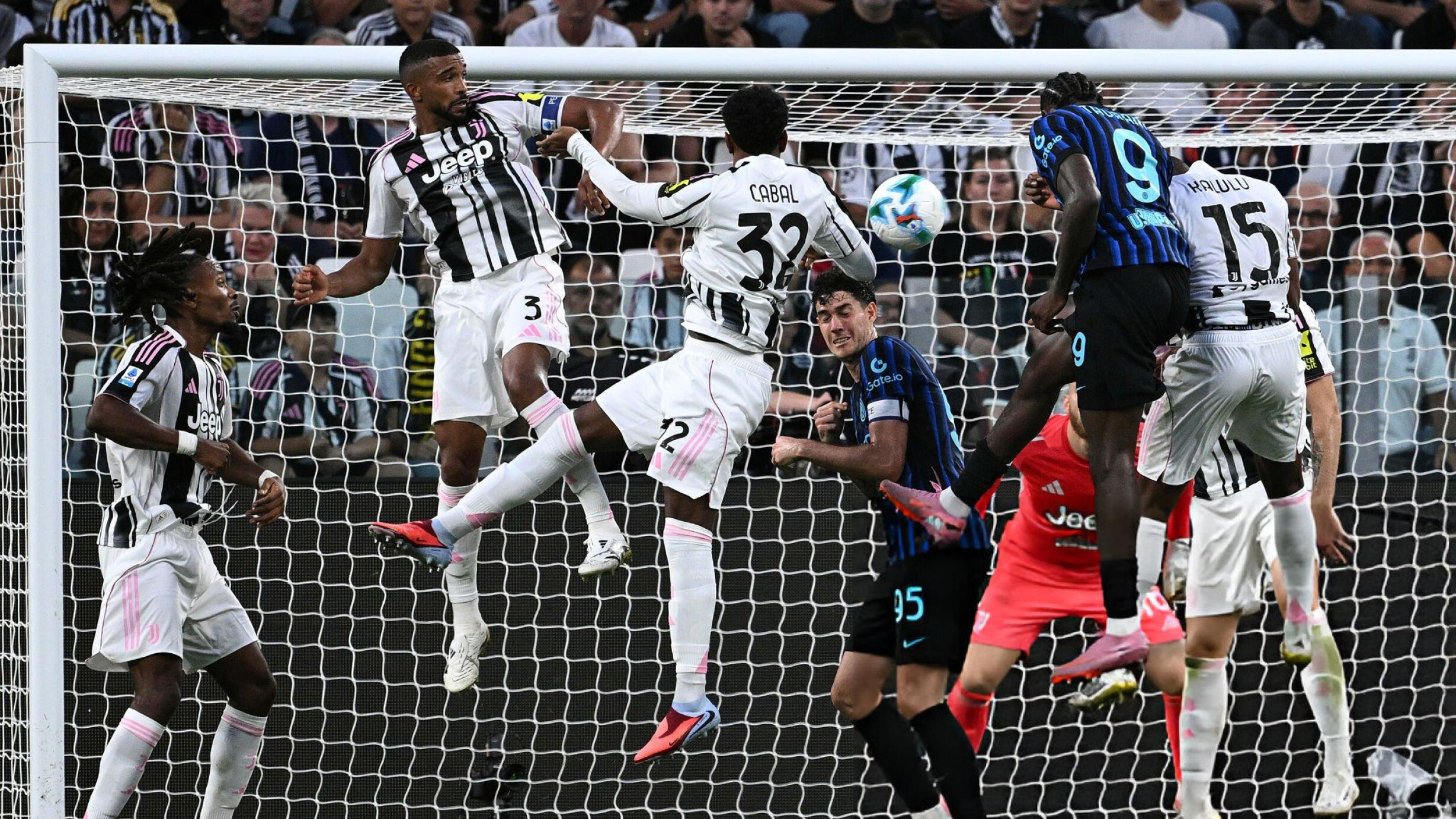 يوفنتوس يحسم ديربي إيطاليا برباعية مثيرة أمام إنتر ميلان