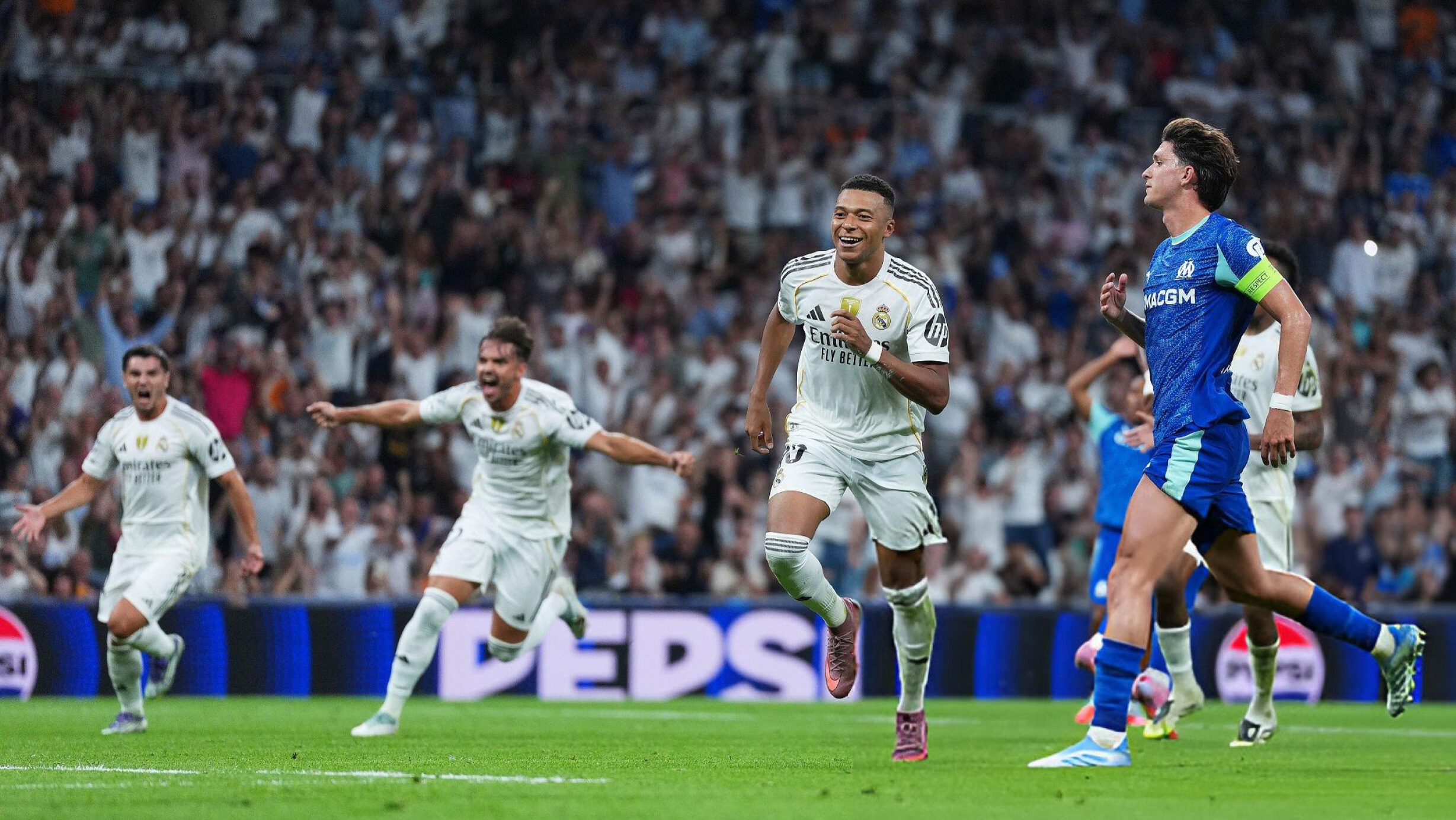 ريال مدريد يتخطى مارسيليا بثنائية مبابي رغم الطرد