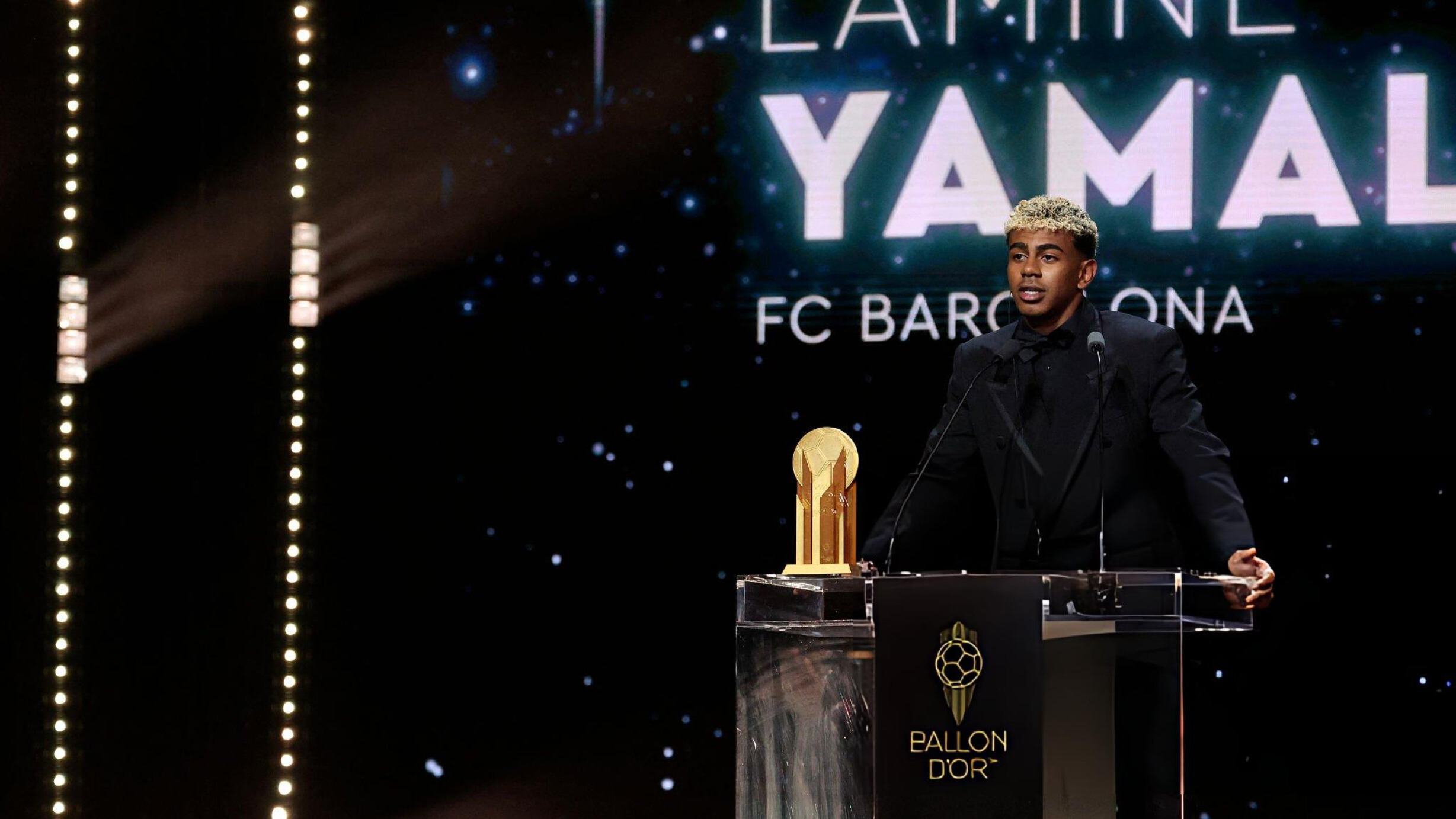 عثمان ديمبيلي يتوج بالكرة الذهبية 2025 في حفل باريس