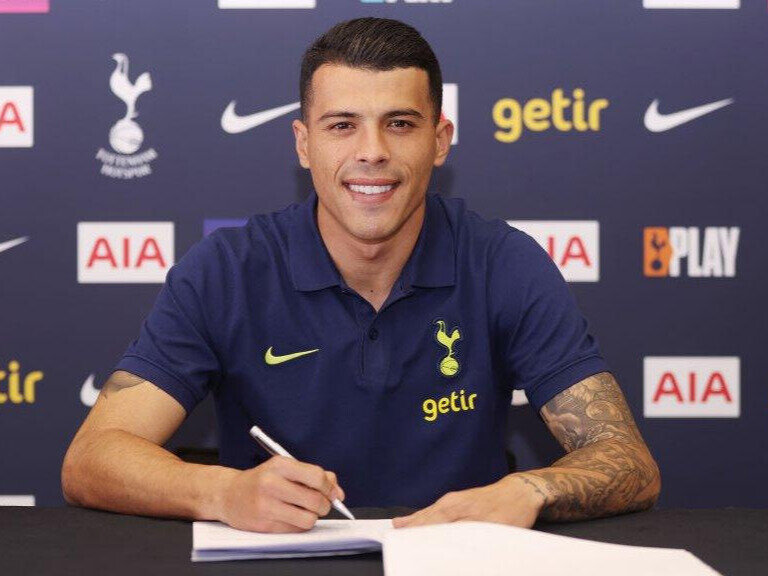 أفضل 10 لاعبين في مركز الظهير الأيمن في العالم (2025)