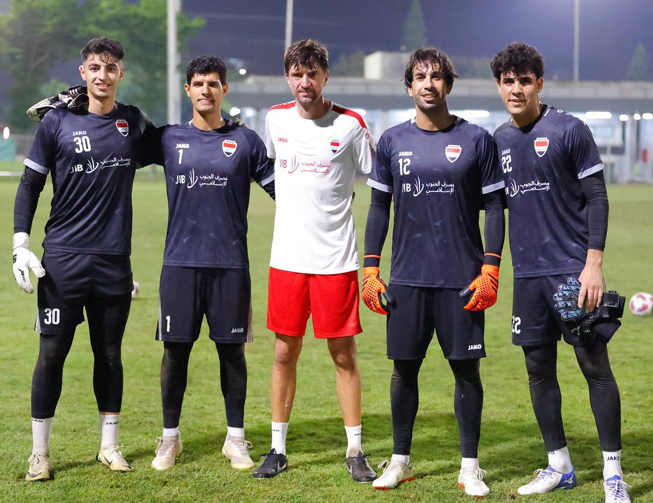 المنتخب الوطني يباشر تدريباته في جاكارتا 