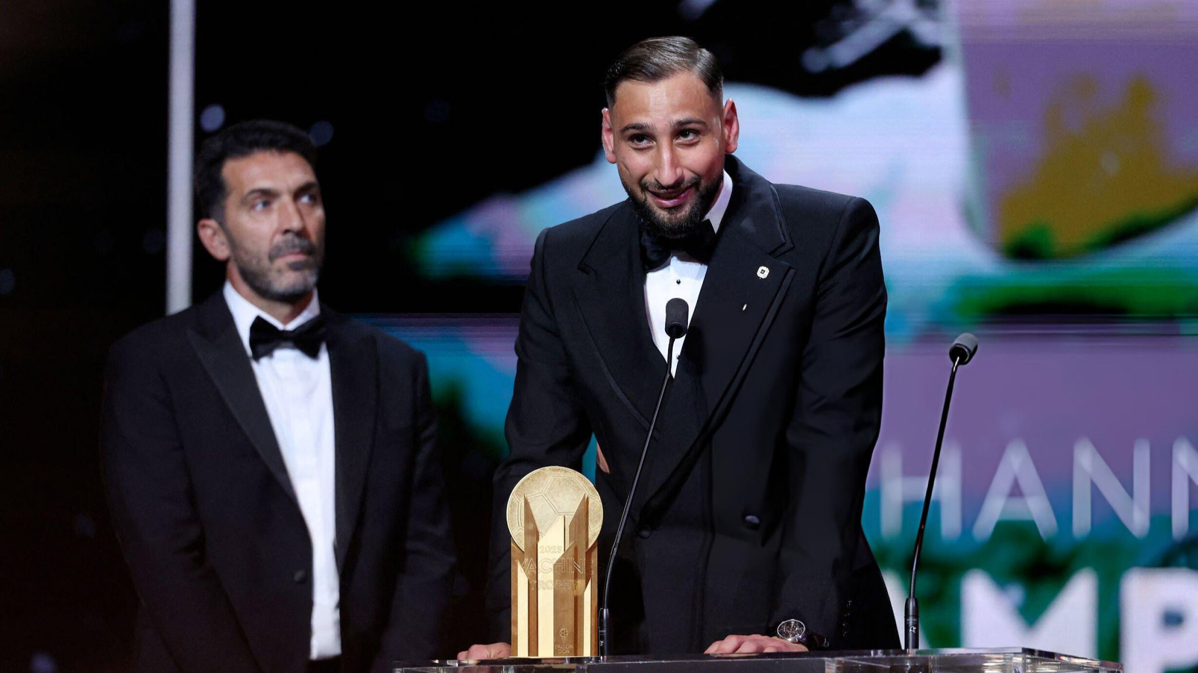 عثمان ديمبيلي يتوج بالكرة الذهبية 2025 في حفل باريس