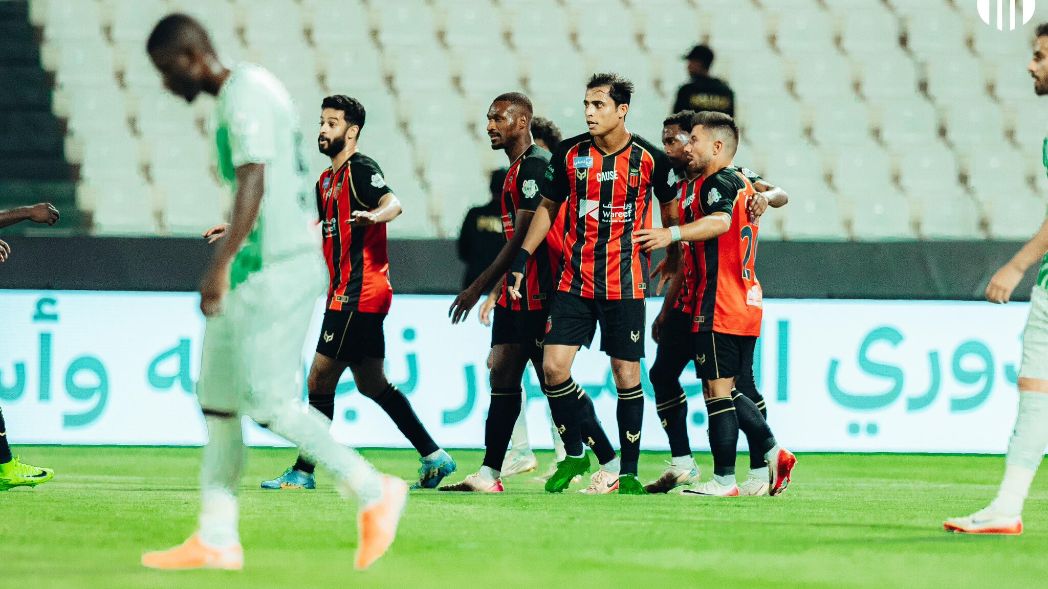 القمة العراقية تبتسم لإبراهيم بايش رغم الطرد أمام علي جاسم في دوري روشن