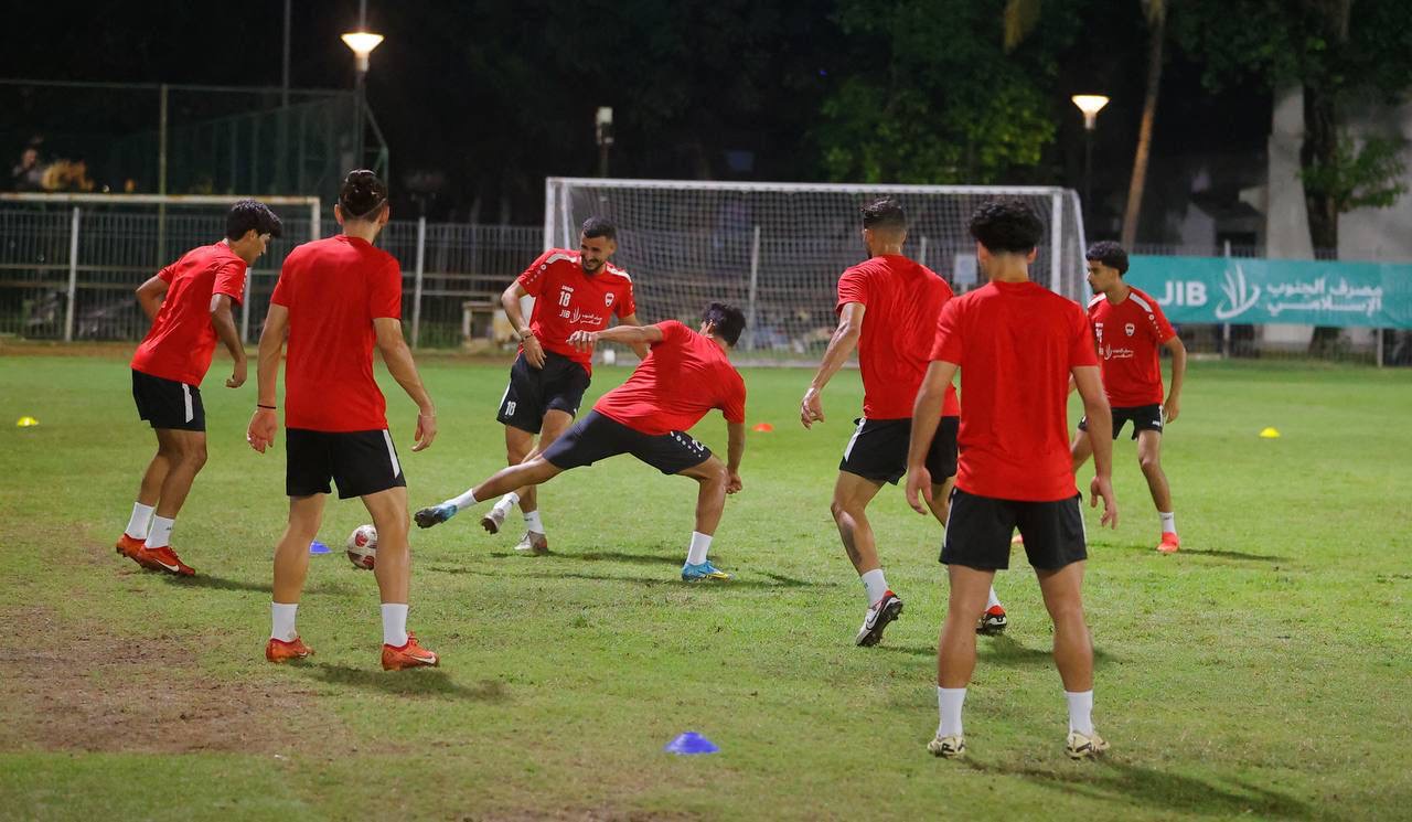 المنتخب الوطني يباشر تدريباته في جاكارتا 