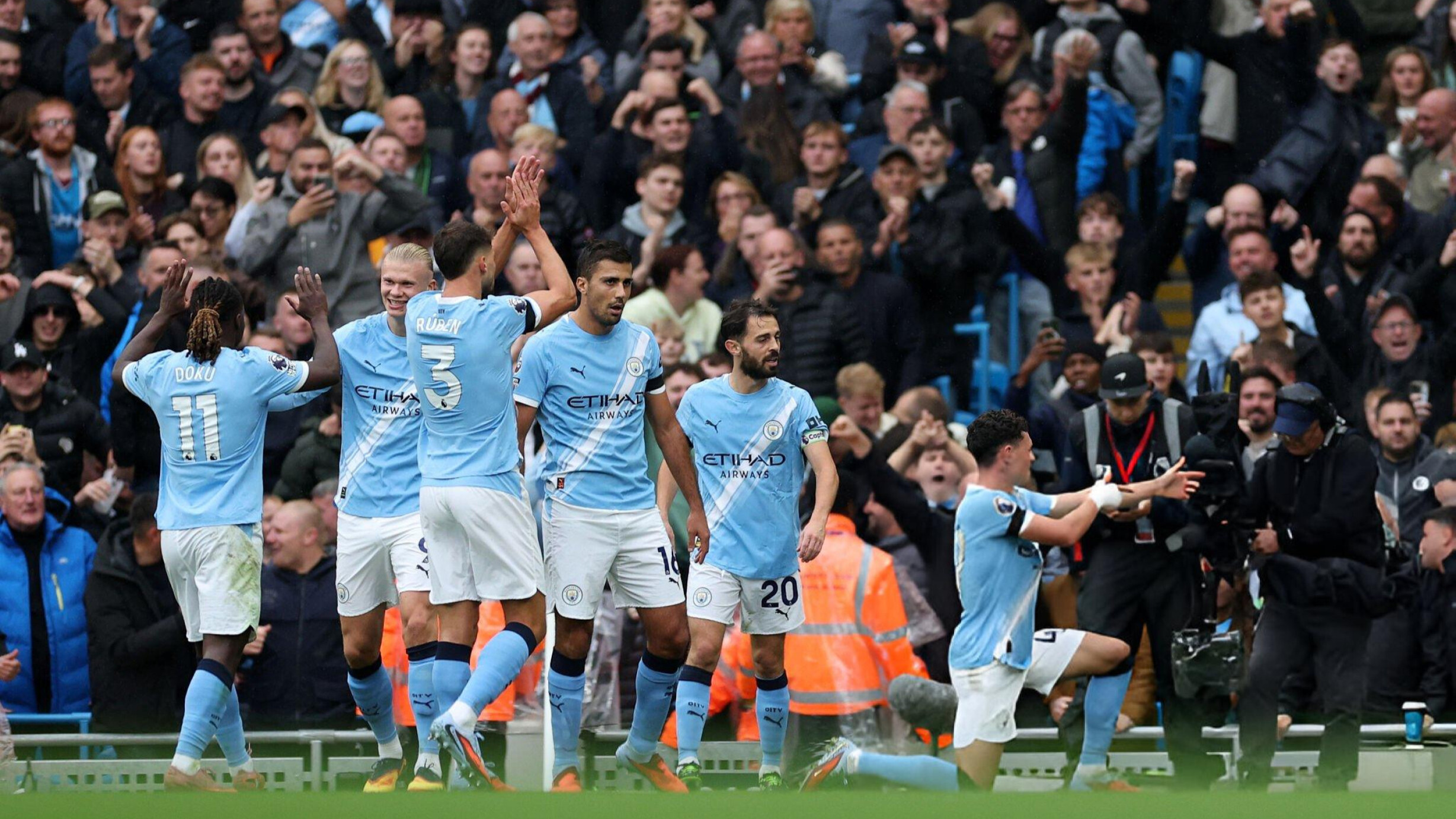 مانشستر سيتي يحسم الديربي بثلاثية نظيفة أمام يونايتد