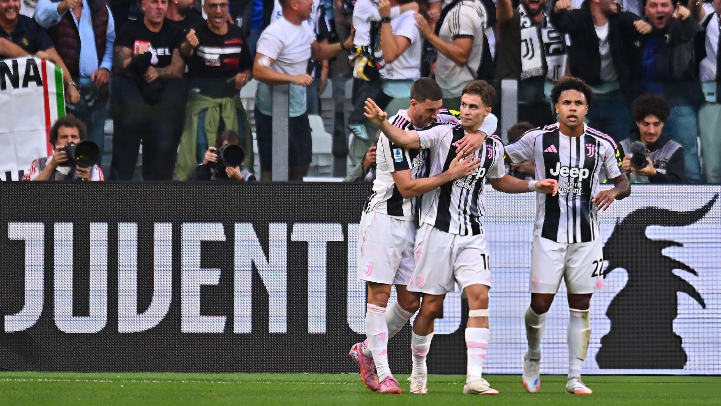 يوفنتوس يحسم ديربي إيطاليا برباعية مثيرة أمام إنتر ميلان