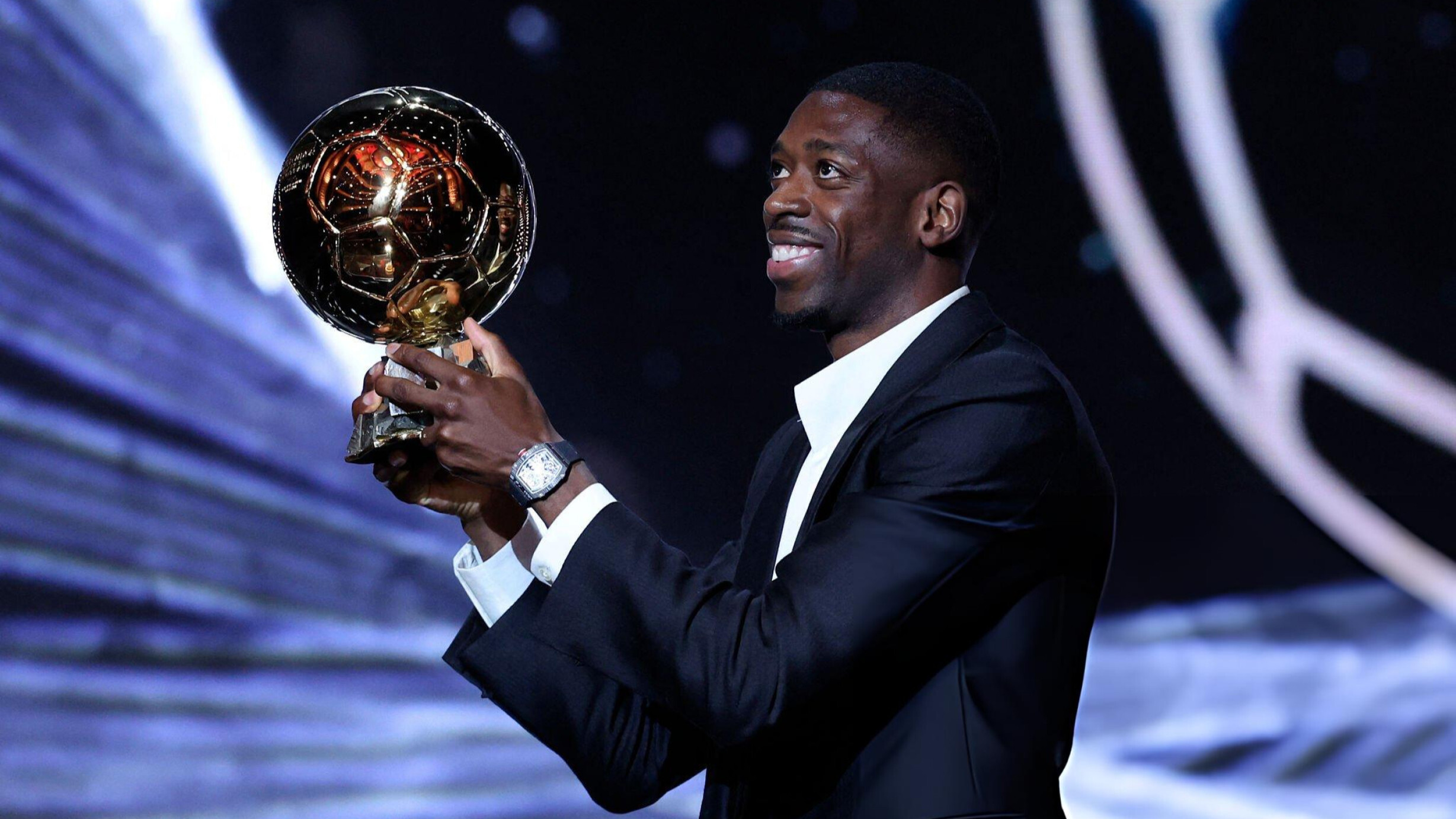 عثمان ديمبيلي يتوج بالكرة الذهبية 2025 في حفل باريس