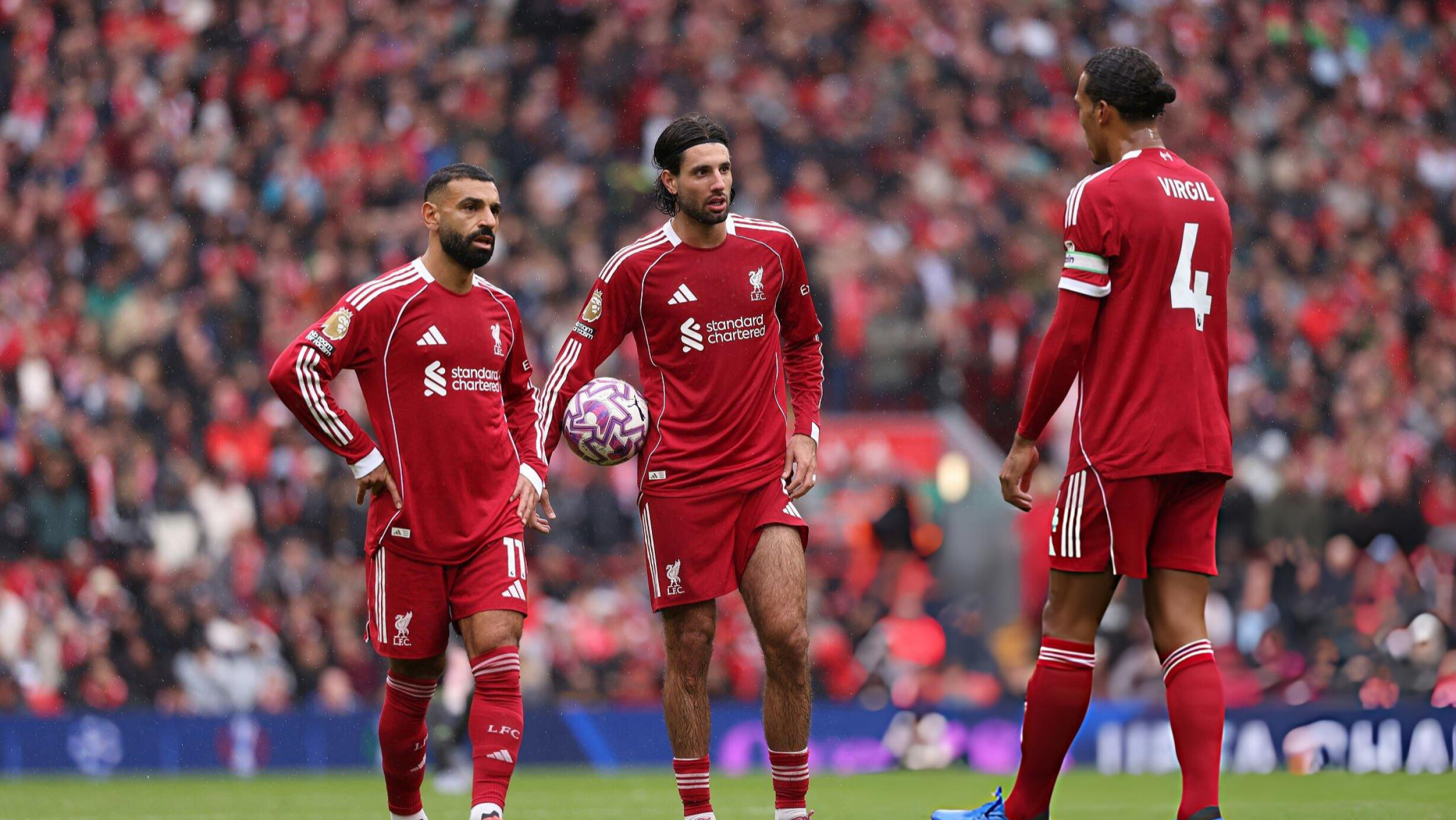 ليفربول يحسم الديربي أمام إيفرتون ويواصل صدارة الدوري الإنجليزي الممتاز